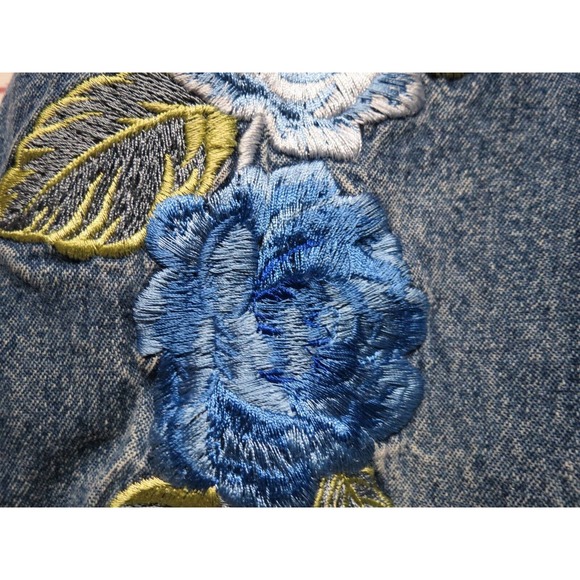JLNY Vintage Denim Short Skirt with Blue Flower Embroidery Size 5/6 Small - Picture 4 of 8